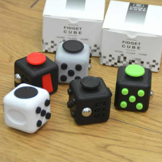 LICHIDARE STOC:Cub antistres pentru copii si adulti: Fidget Cube 