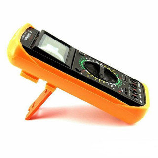 Multimetru digital profesional prevazut cu carcasa antisoc Multimetru digital profesional prevazut cu carcasa antisoc